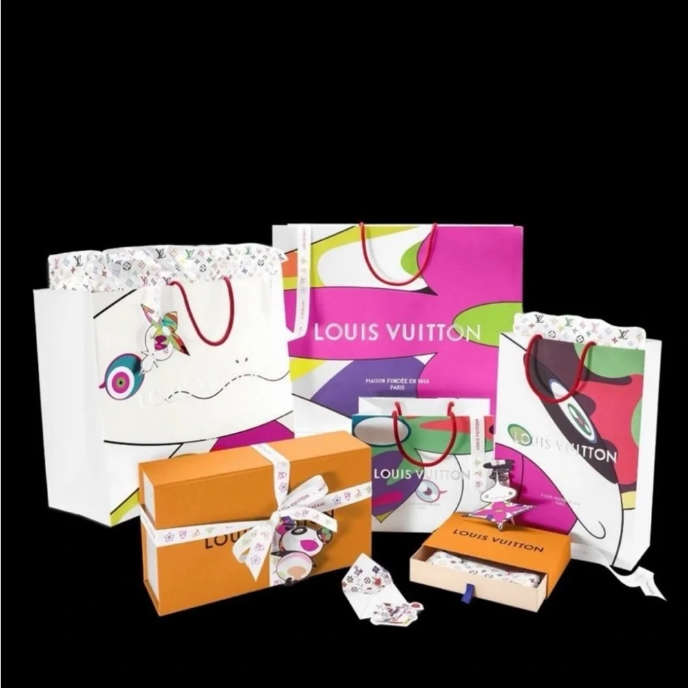 🆕💗LV x Murakami 2025 Commemorative Gift Bag, Super Flat Gift Tag, LV Logo Ribbon